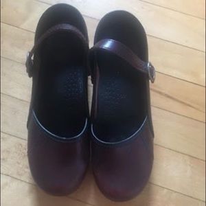 New women’s dansko clogs